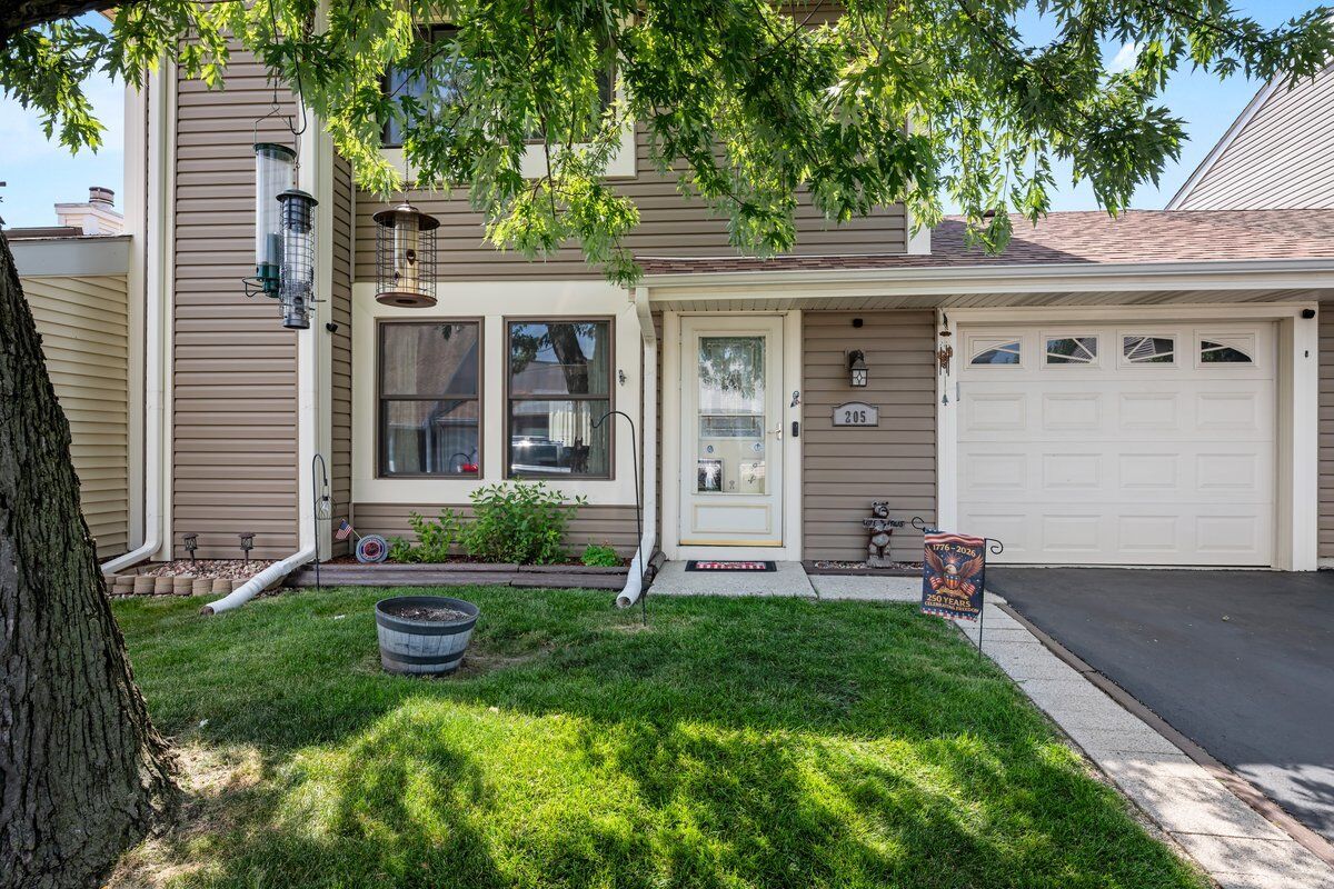 Property Photo:  205 Robbin Drive  IL 60446 