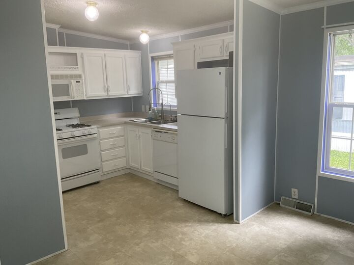 Property Photo: 406 Spruce Drive IL 61008