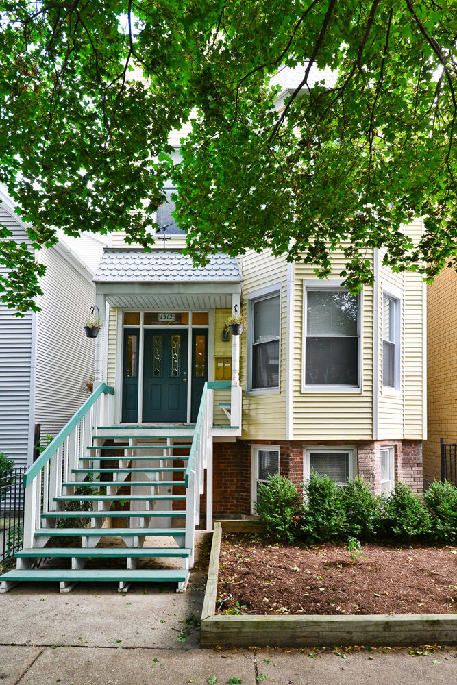 Property Photo:  1512 W School Street 1  IL 60657 