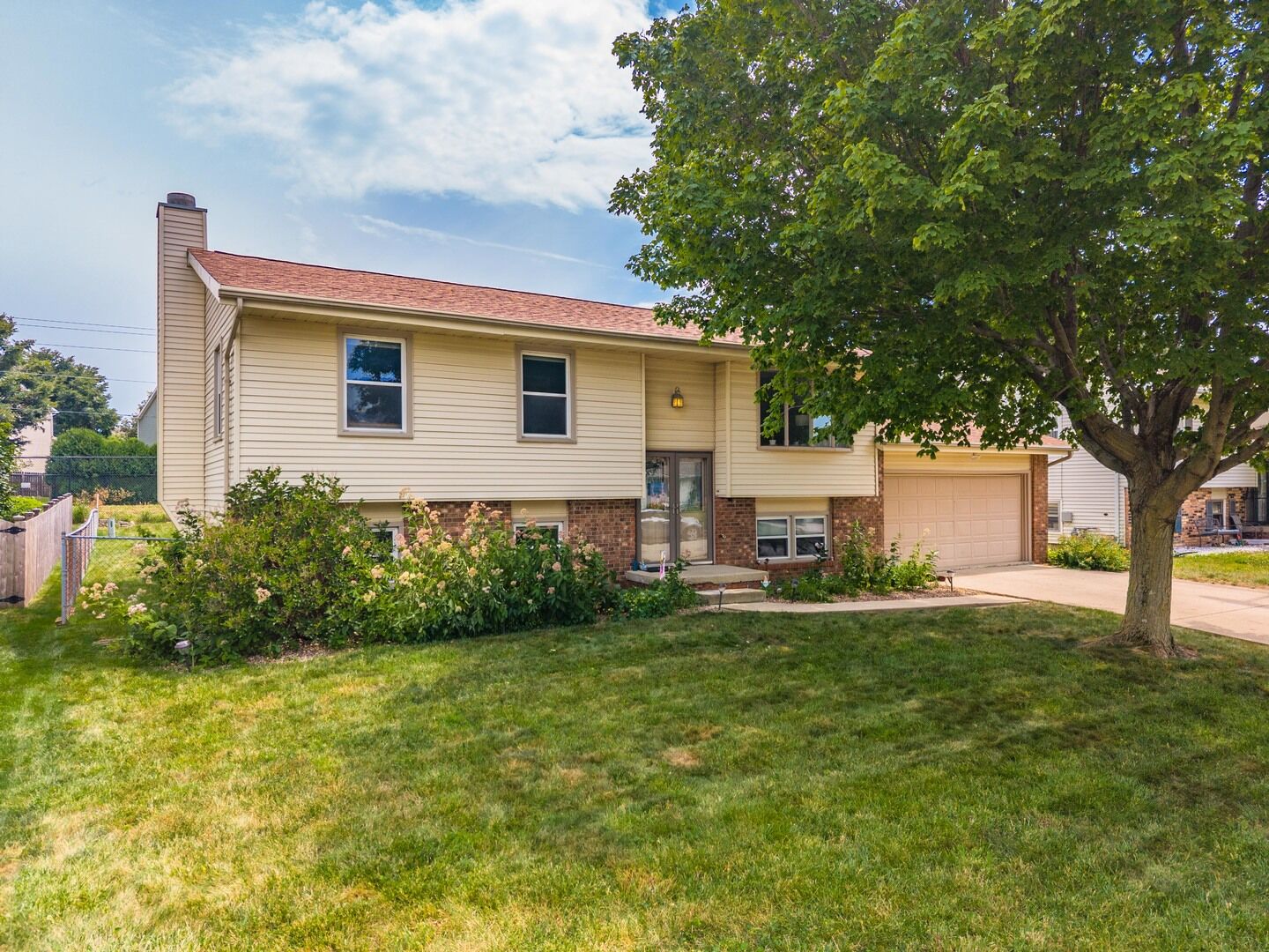 Property Photo:  304 S Evergreen Lane  IL 61704 