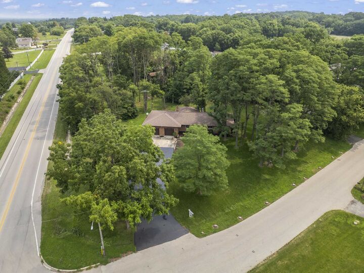 Property Photo: 7 Timbercreek Drive IL 60560