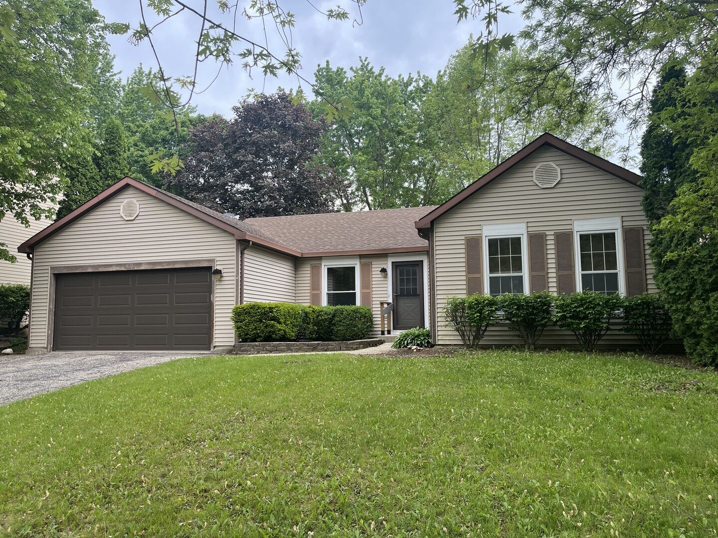 Property Photo:  821 Brentwood Drive  IL 60013 