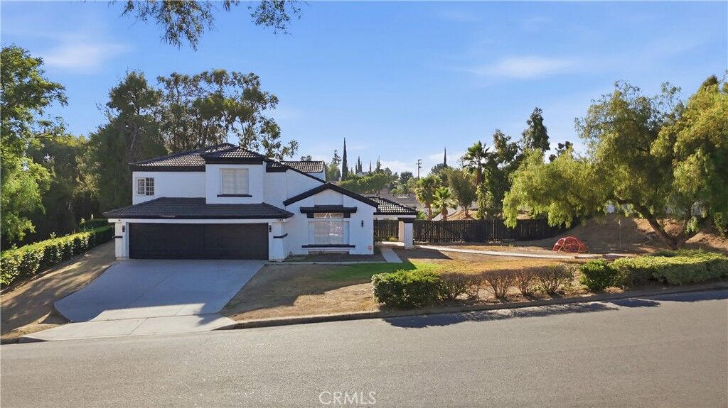 Property Photo:  11901 Vista De Cerros  CA 92555 