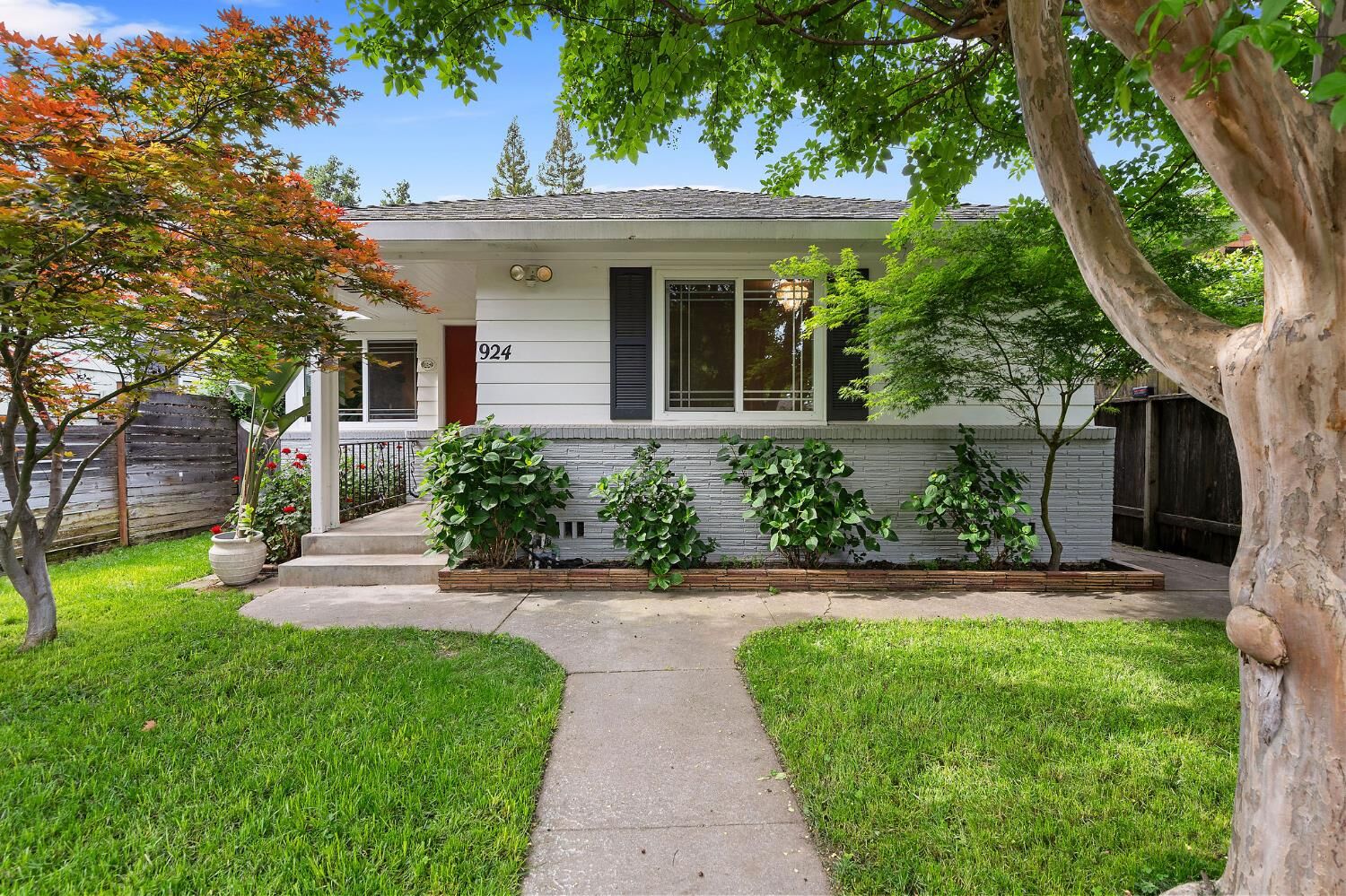 Property Photo: 924 9th Avenue CA 95818