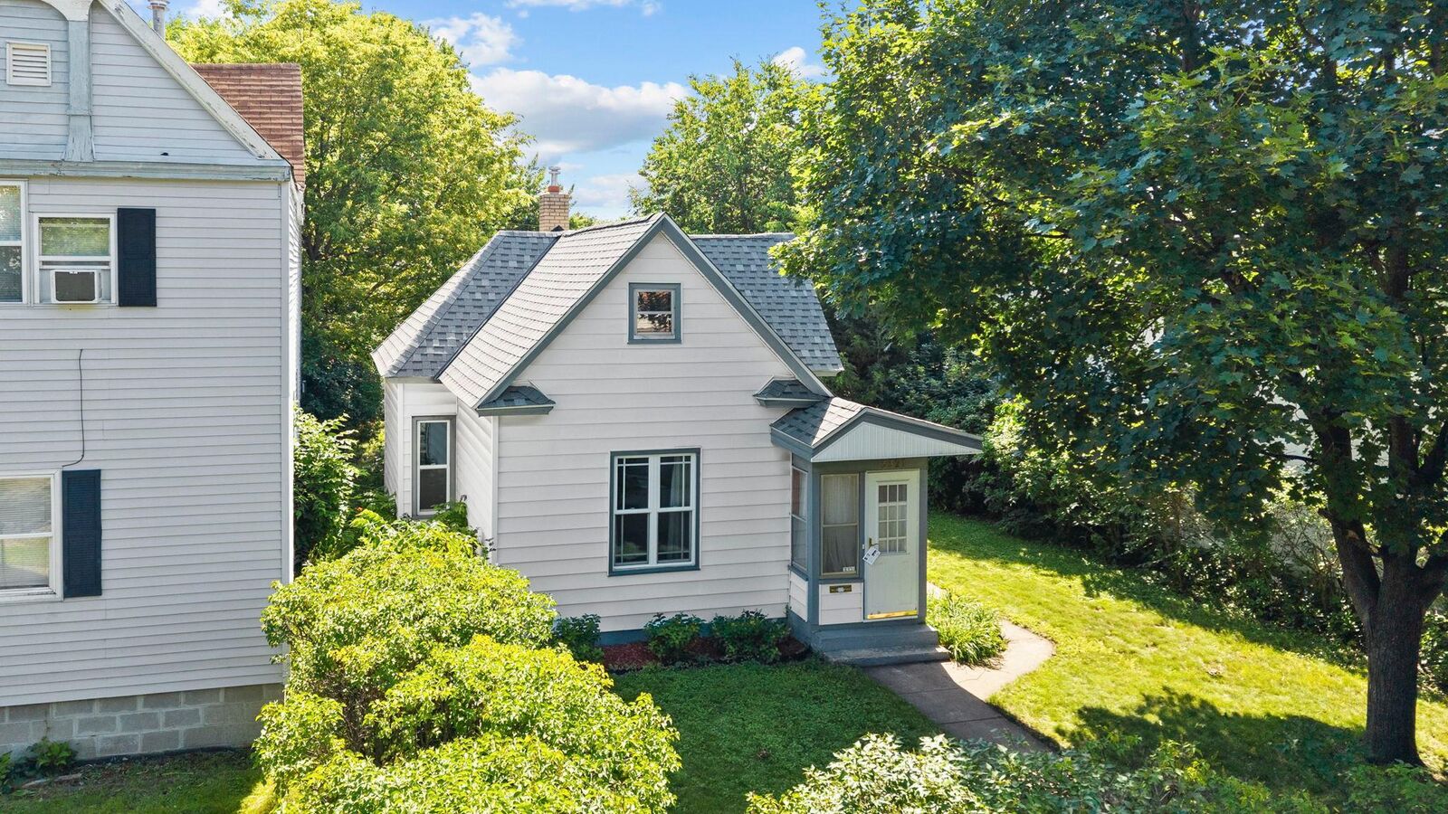 Property Photo: 3321 Longfellow Avenue MN 55407