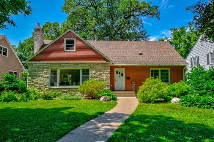 Property Photo:  329 Stonebridge Boulevard  MN 55105 