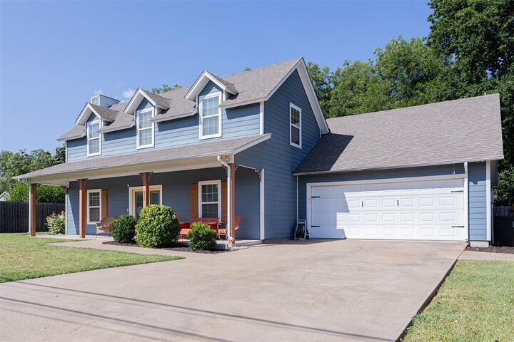 Property Photo: 310 Glen Rose Avenue TX 76033
