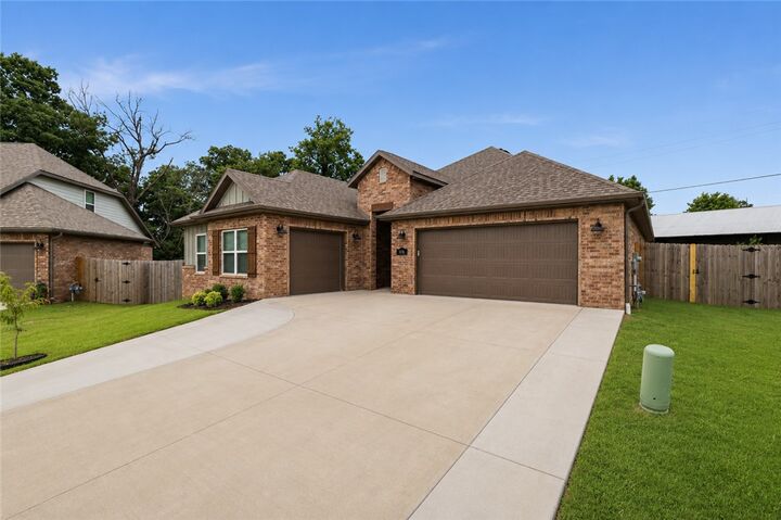 Property Photo:  3800 SW Pinecrest Drive  AR 72713 