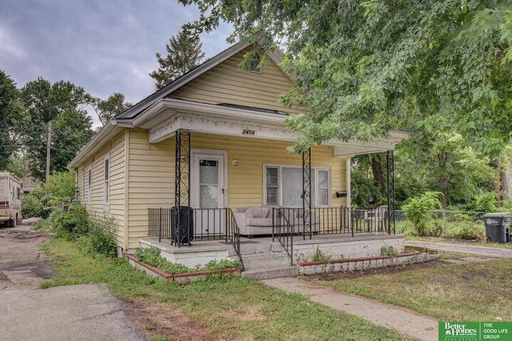 Property Photo: 2414 Larimore Avenue NE 68111