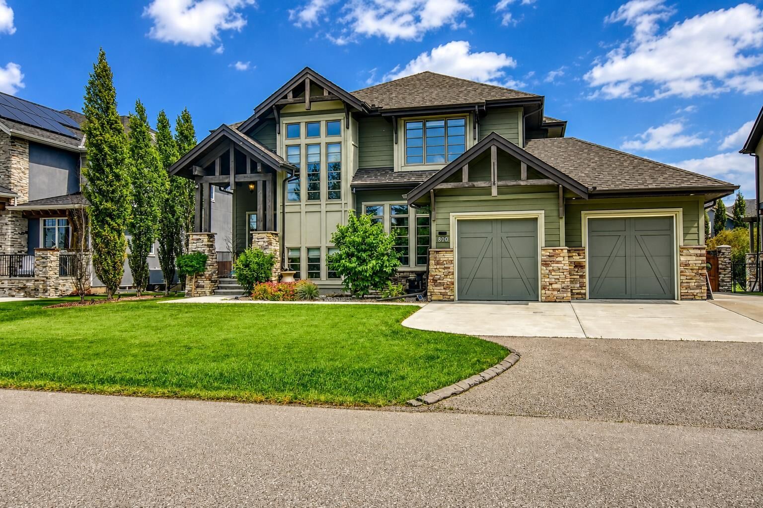 Property Photo: 800 East Lakeview Road AB T1X 1R2