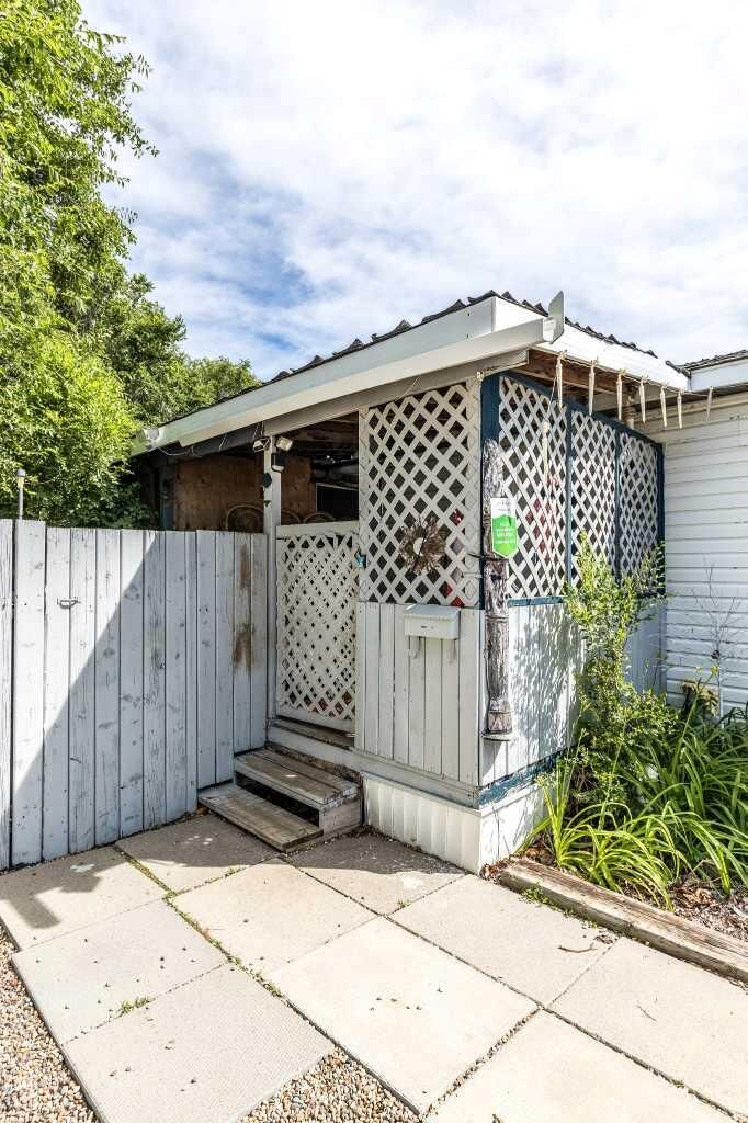 Property Photo:  612 20 Street NE 38  AB T1C 1H5 