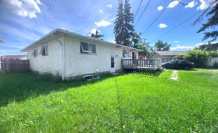Property Photo: 235 Penbrooke Close SE AB T2A 3N9