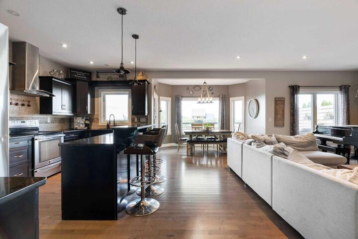 Property Photo:  652 Heritage Drive  AB T9K 2X2 