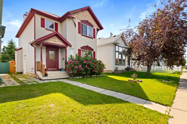 Property Photo: 221 Tarington Close NE AB T3J 3V7