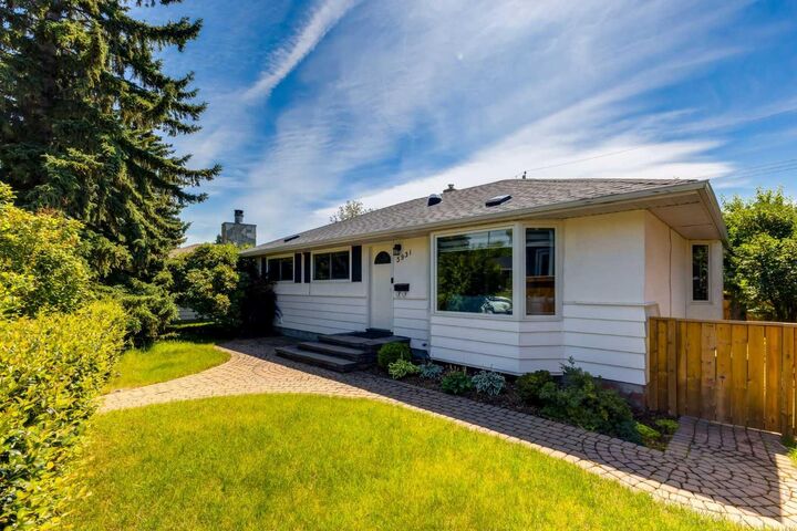 Property Photo: 3931 23 Avenue SW AB T3E 0J9