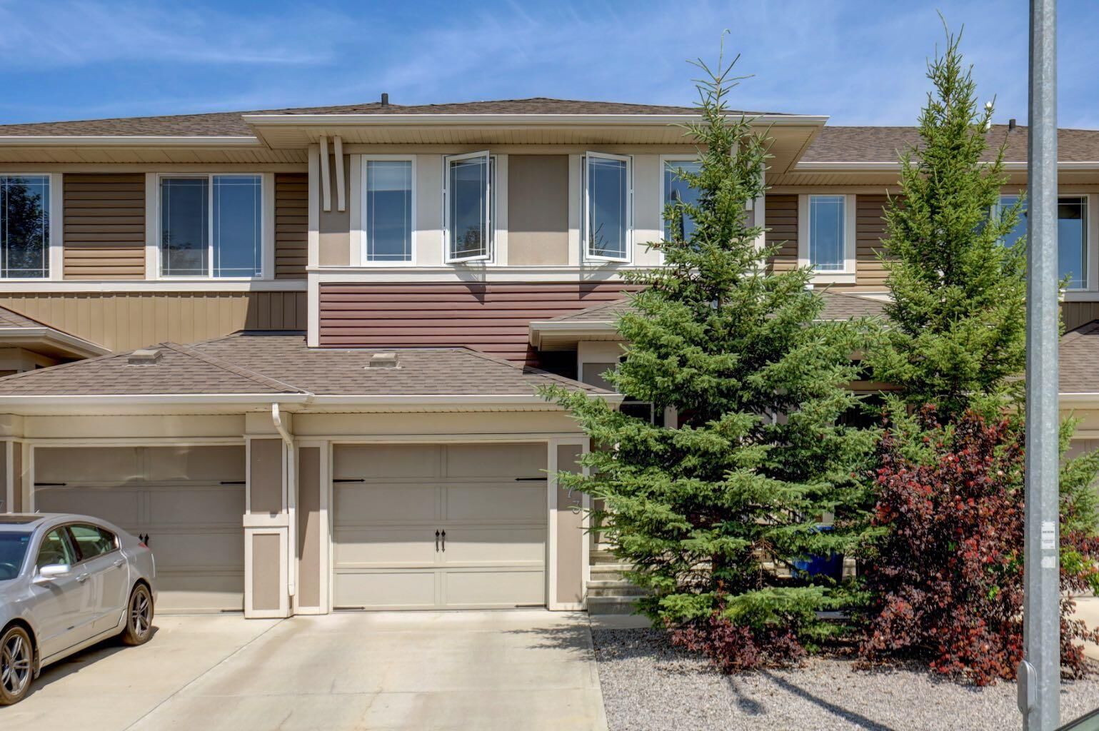 Property Photo: 673 Hillcrest Road SW AB T4B 4C7
