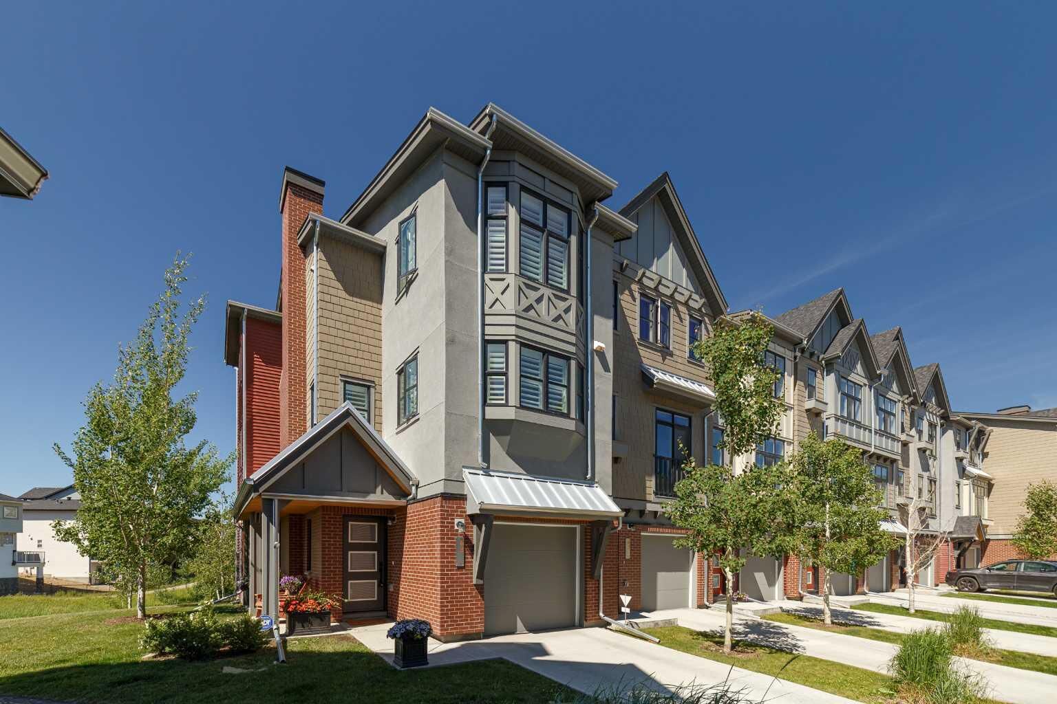 Property Photo:  64 Spring Willow Close SW  AB T3E 6E8 