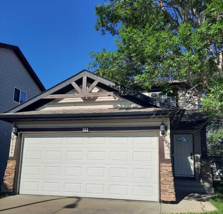 Property Photo: 144 Covehaven Road NE AB T3K 5W7