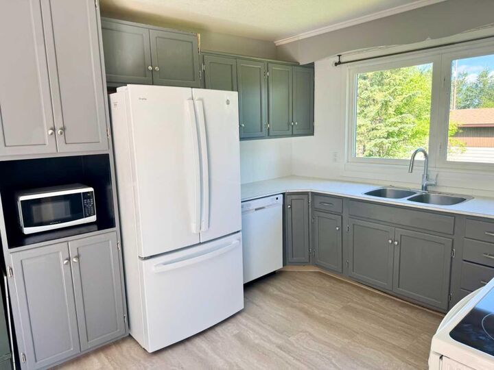 Property Photo: 509 4th Street NE AB T0H 2L0