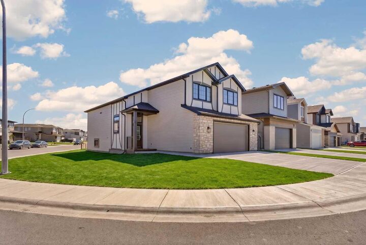 Property Photo: 3101 44 Street S AB T1K 8L1