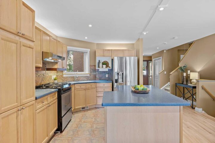 Property Photo:  415 28 Avenue NW  AB T2M 2K7 