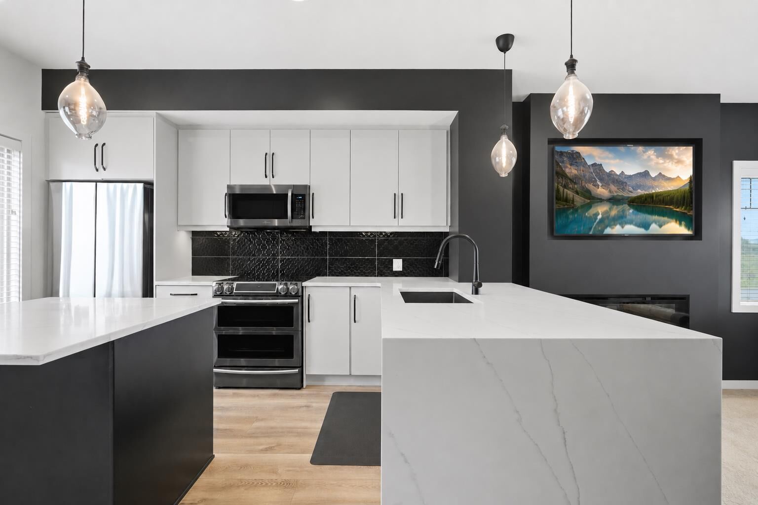 Property Photo: 32 Horseshoe Crescent 1801 AB T4C 2P4