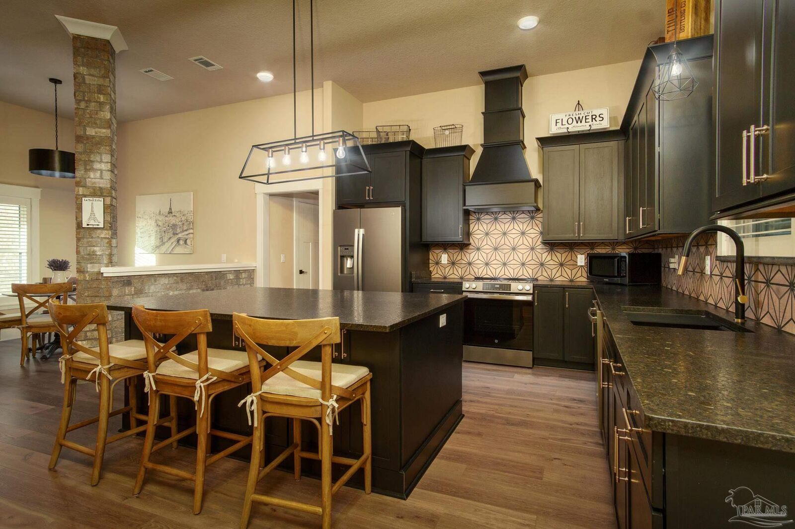 Property Photo: 5003 Timber Ridge Dr FL 32571
