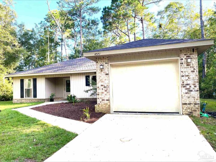 Property Photo: 4571 Sunlight Cir FL 32583