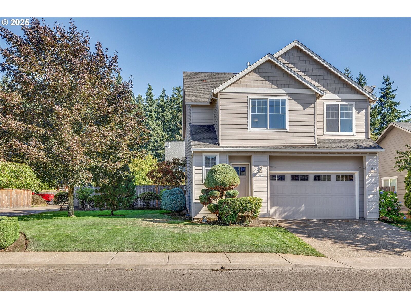 Property Photo:  1422 NE 18th Pl  OR 97013 