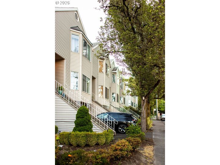Property Photo: 242 S Sweeney St OR 97239