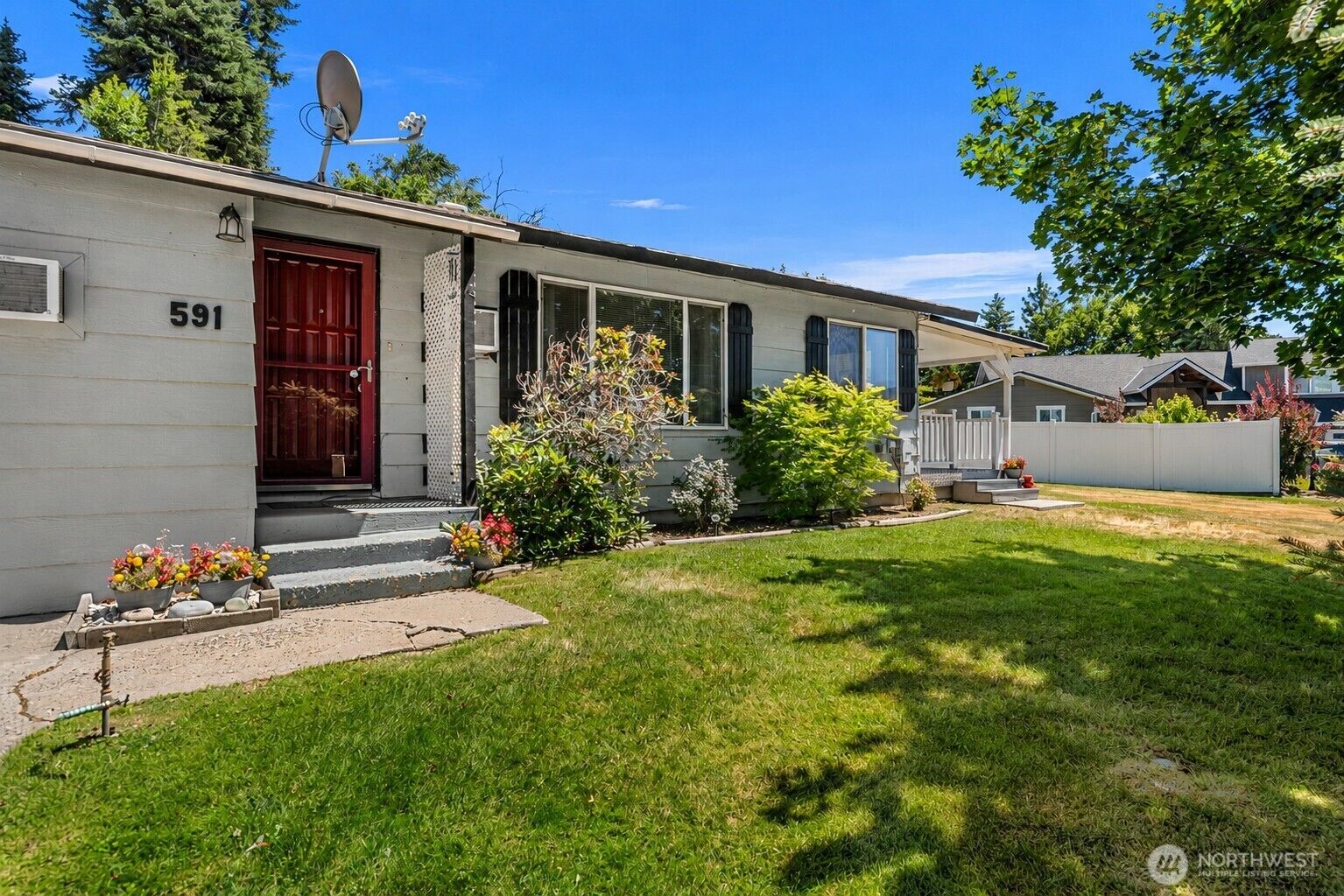 Property Photo:  593  Rolfs Place  WA 98802 