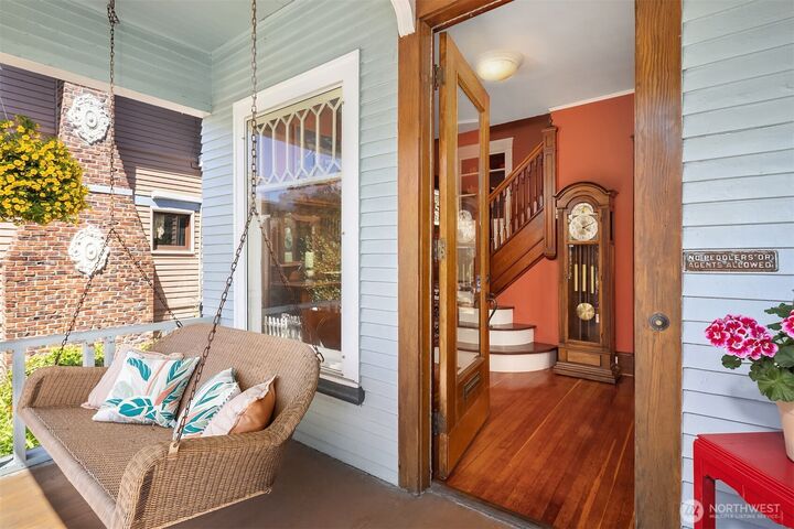 Property Photo: 2415 Rucker Ave WA 98201