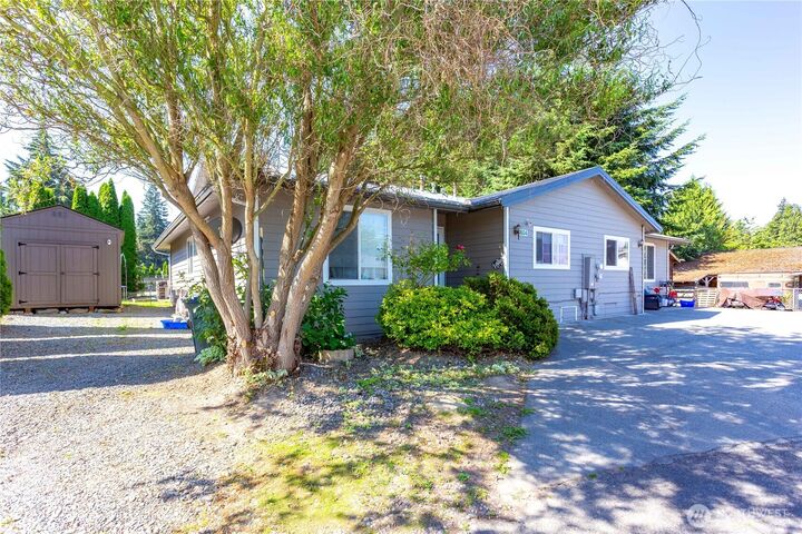Property Photo: 602 604 Redwood Lane WA 98284