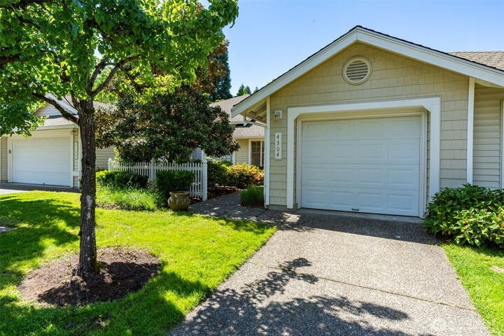 Property Photo: 4304 S 220th Place WA 98032