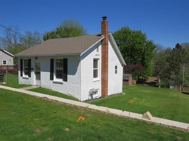 Property Photo:  236 S Hickory  IL 61036 