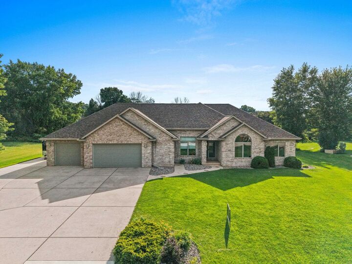 Property Photo: 4024 Half Crown Run WI 54115-7962