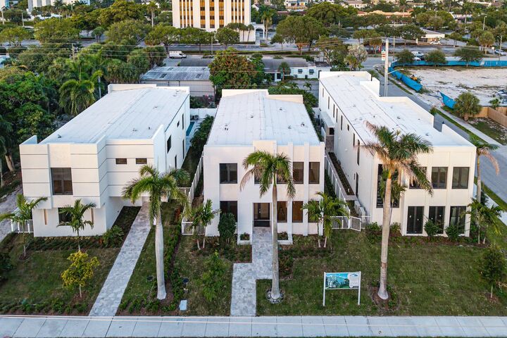 Property Photo:  731 SE 4th Avenue  FL 33483 