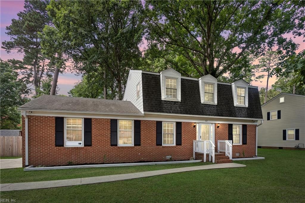 Property Photo:  305 W Woodland Dr  VA 23692 