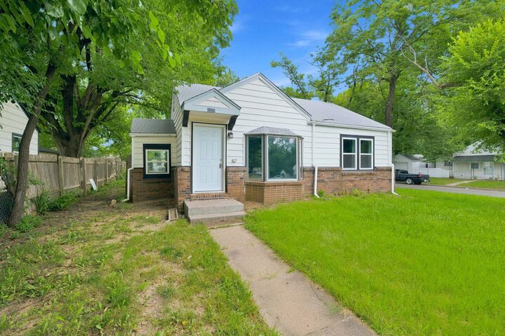 Property Photo:  1202 N Terrace Dr  KS 67208-2838 