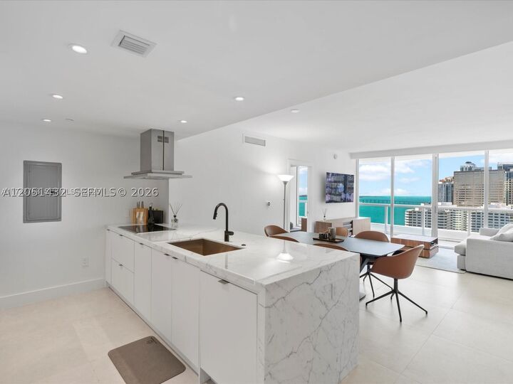 Property Photo:  495 Brickell Ave 2305  FL 33131 