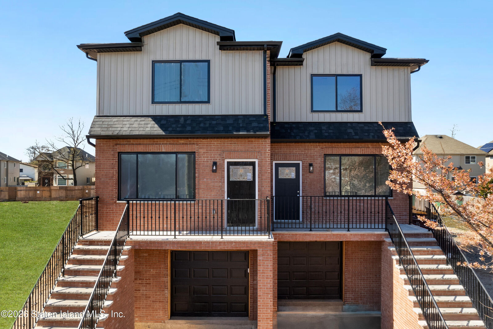 Property Photo:  30 Tenafly Place  NY 10312 