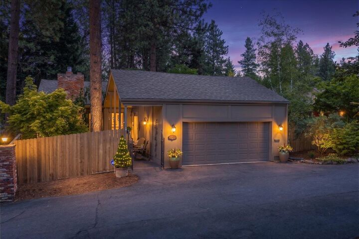Property Photo:  2903 S Howard St  WA 99203 