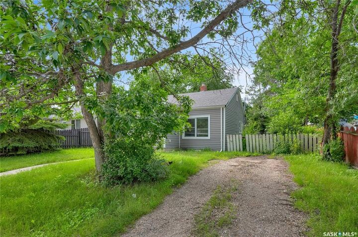 Property Photo: 161 Lillooet Street E SK S6H 4S6