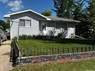 Property Photo: 1104 97th Street SK S0E 1T0