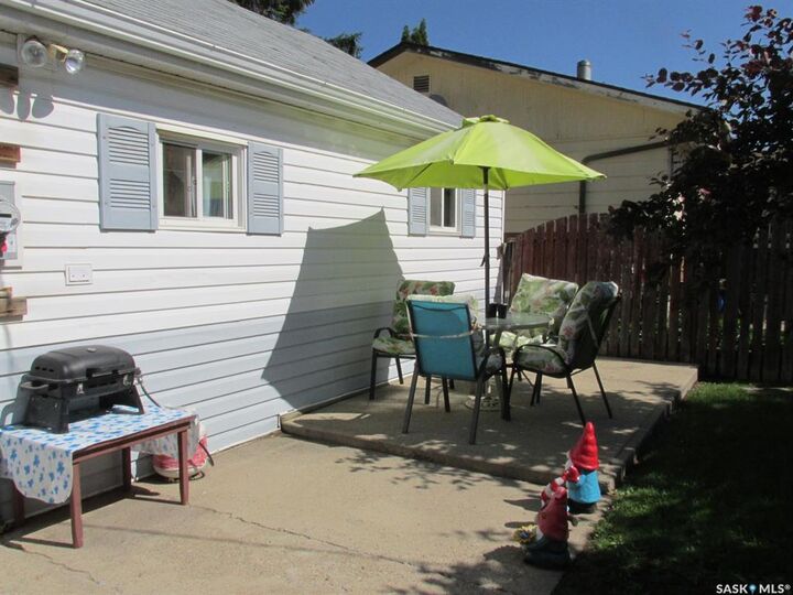 Property Photo:  604 Railway Avenue W  SK S0E 1E0 
