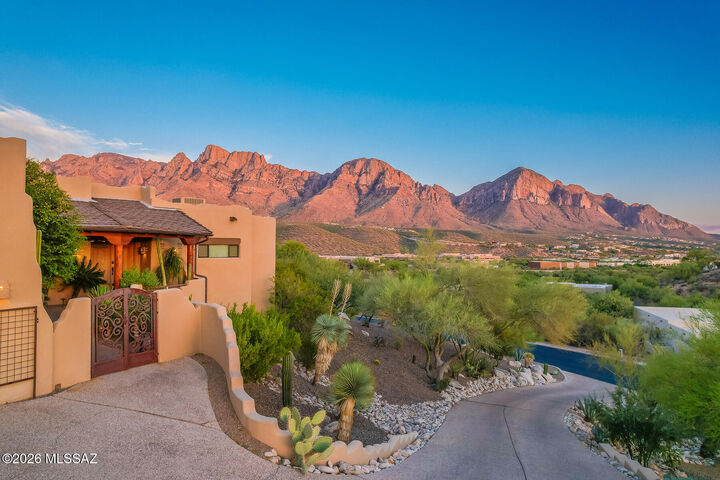 Property Photo: 11470 N Copperbelle Place AZ 85737