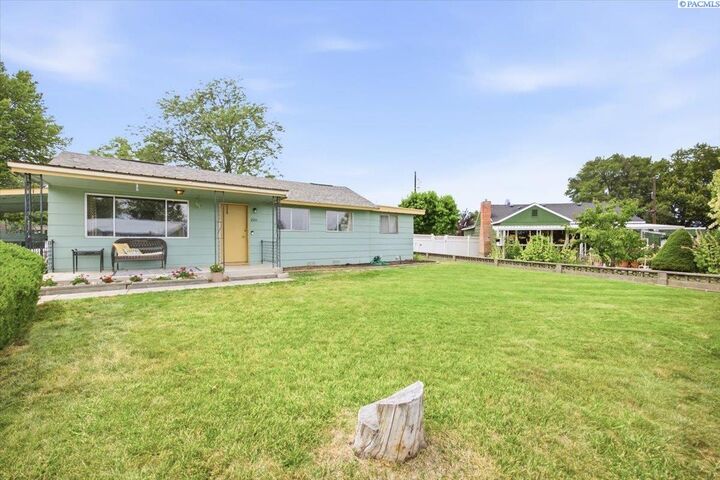 Property Photo:  2711 W 6th Place  WA 99336 