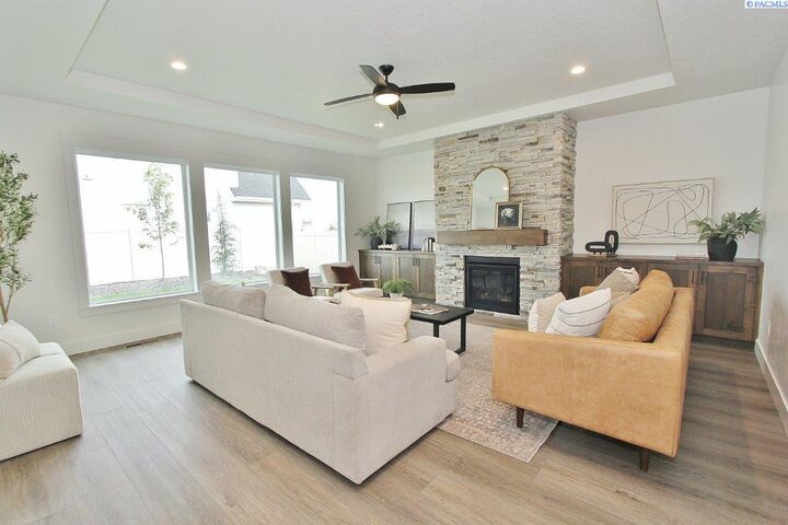 Property Photo: 713 Cortona Way WA 99352