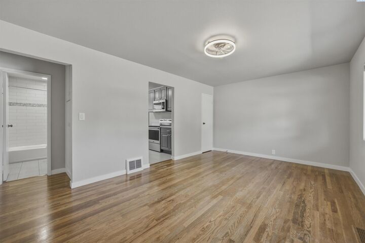 Property Photo:  1908 Everest Ave  WA 99354 