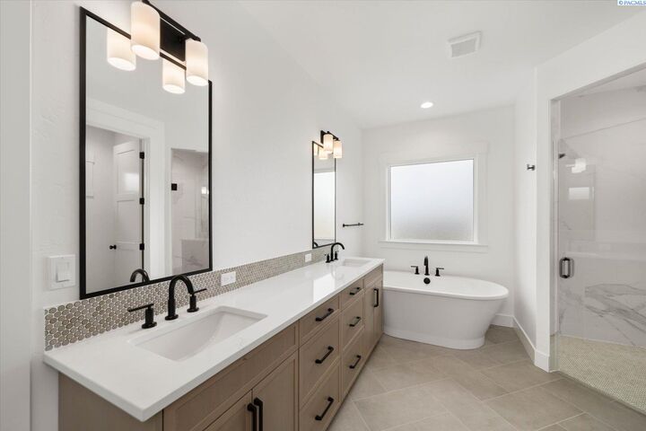 Property Photo: 2385 Waterhill Ave. WA 99352